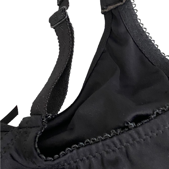 BODY Shaper by Marilyn Monroe. Sexy and does the trick. Hook & eye closure M
C - Picture 3 of 10